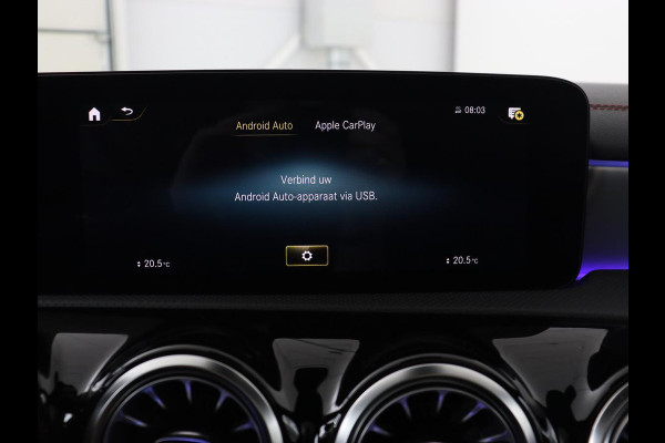 Mercedes-Benz CLA-Klasse Shooting Brake 200 Business Solution AMG | Panoramadak | Trekhaak | Stoelverwarming | Memory | Matrix LED | Carplay | Leder/Alcantara | Camera | Navigatie | Park Assist