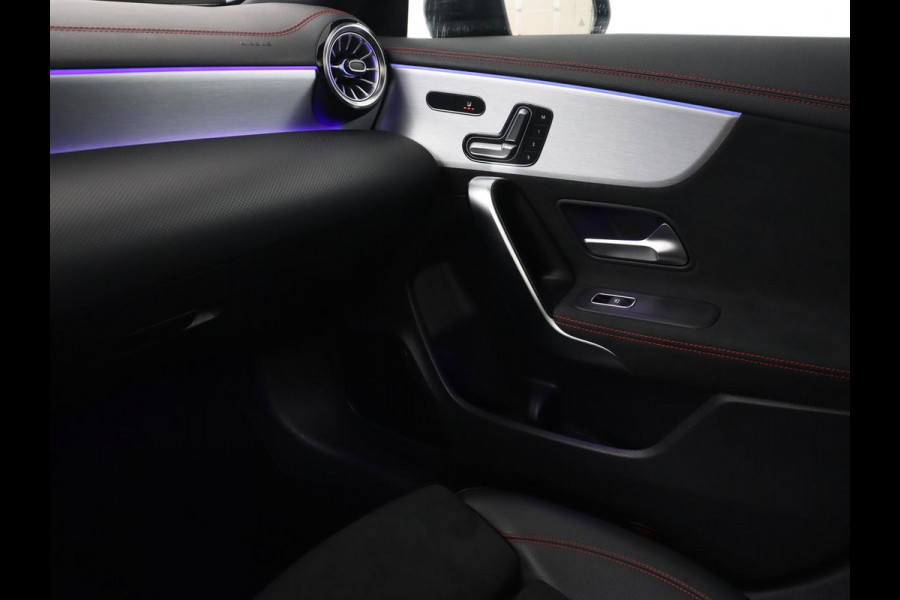 Mercedes-Benz CLA-Klasse Shooting Brake 200 Business Solution AMG | Panoramadak | Trekhaak | Stoelverwarming | Memory | Matrix LED | Carplay | Leder/Alcantara | Camera | Navigatie | Park Assist