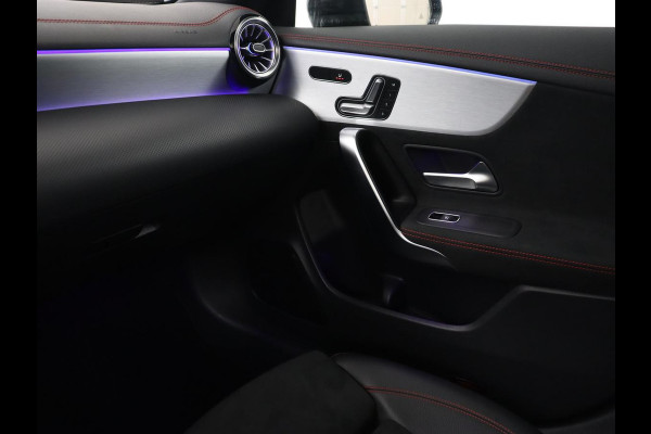 Mercedes-Benz CLA-Klasse Shooting Brake 200 Business Solution AMG | Panoramadak | Trekhaak | Stoelverwarming | Memory | Matrix LED | Carplay | Leder/Alcantara | Camera | Navigatie | Park Assist