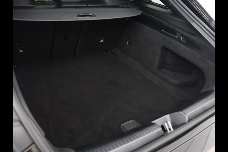 Mercedes-Benz CLA-Klasse Shooting Brake 200 Business Solution AMG | Panoramadak | Trekhaak | Stoelverwarming | Memory | Matrix LED | Carplay | Leder/Alcantara | Camera | Navigatie | Park Assist