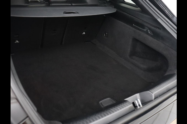 Mercedes-Benz CLA-Klasse Shooting Brake 200 Business Solution AMG | Panoramadak | Trekhaak | Stoelverwarming | Memory | Matrix LED | Carplay | Leder/Alcantara | Camera | Navigatie | Park Assist