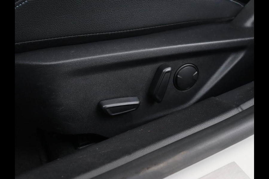 Ford Focus 1.5 EcoBoost Active | Panoramadak | Head-Up | Stoel & stuurverwarming | Camera | Adaptive cruise | Full LED | Keyless | Carplay | Navigatie | B&O Sound | Climate control | Park Assist