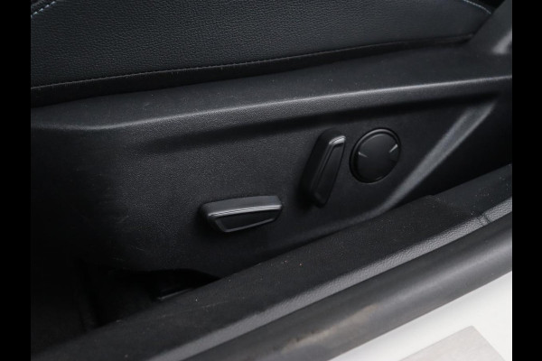 Ford Focus 1.5 EcoBoost Active | Panoramadak | Head-Up | Stoel & stuurverwarming | Camera | Adaptive cruise | Full LED | Keyless | Carplay | Navigatie | B&O Sound | Climate control | Park Assist