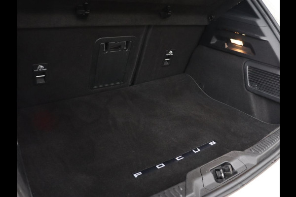 Ford Focus 1.5 EcoBoost Active | Panoramadak | Head-Up | Stoel & stuurverwarming | Camera | Adaptive cruise | Full LED | Keyless | Carplay | Navigatie | B&O Sound | Climate control | Park Assist