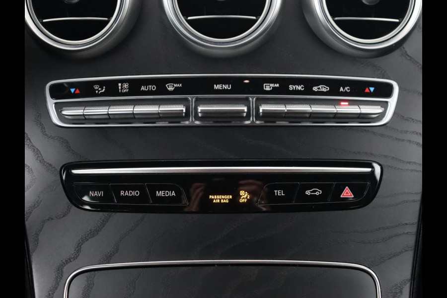 Mercedes-Benz C-Klasse 160 Business Solution AMG | Trekhaak | Stoelverwarming | Leder/Alcantara | Navigatie | Full LED | Digital Cockpit | Camera | Park Assist | Cruise control