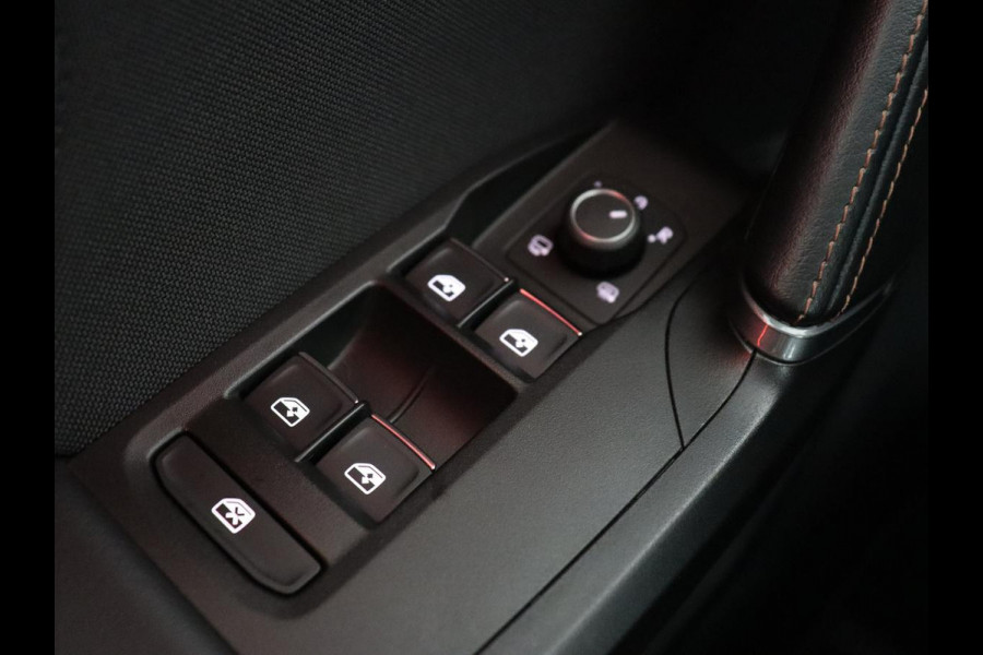 CUPRA Formentor 1.4 e-Hybrid VZ | 245pk | 360 Camera | Stoel & stuurverwarming | Adaptive cruise | Carplay | Sfeerverlichting | Navigatie | Park Assist | Keyless | PHEV | Plug In