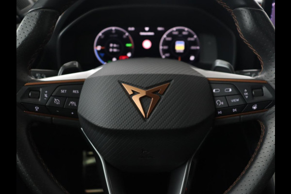 CUPRA Formentor 1.4 e-Hybrid VZ | 245pk | 360 Camera | Stoel & stuurverwarming | Adaptive cruise | Carplay | Sfeerverlichting | Navigatie | Park Assist | Keyless | PHEV | Plug In