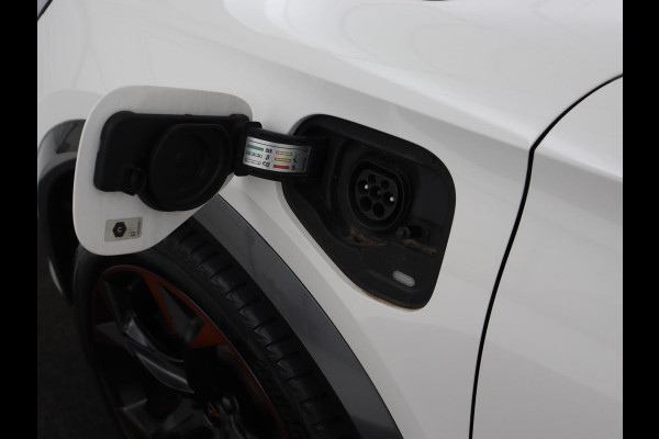 CUPRA Formentor 1.4 e-Hybrid VZ | 245pk | 360 Camera | Stoel & stuurverwarming | Adaptive cruise | Carplay | Sfeerverlichting | Navigatie | Park Assist | Keyless | PHEV | Plug In