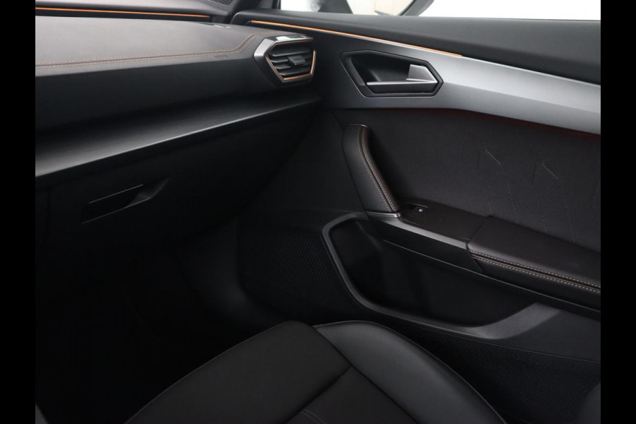 CUPRA Formentor 1.4 e-Hybrid VZ | 245pk | 360 Camera | Stoel & stuurverwarming | Adaptive cruise | Carplay | Sfeerverlichting | Navigatie | Park Assist | Keyless | PHEV | Plug In