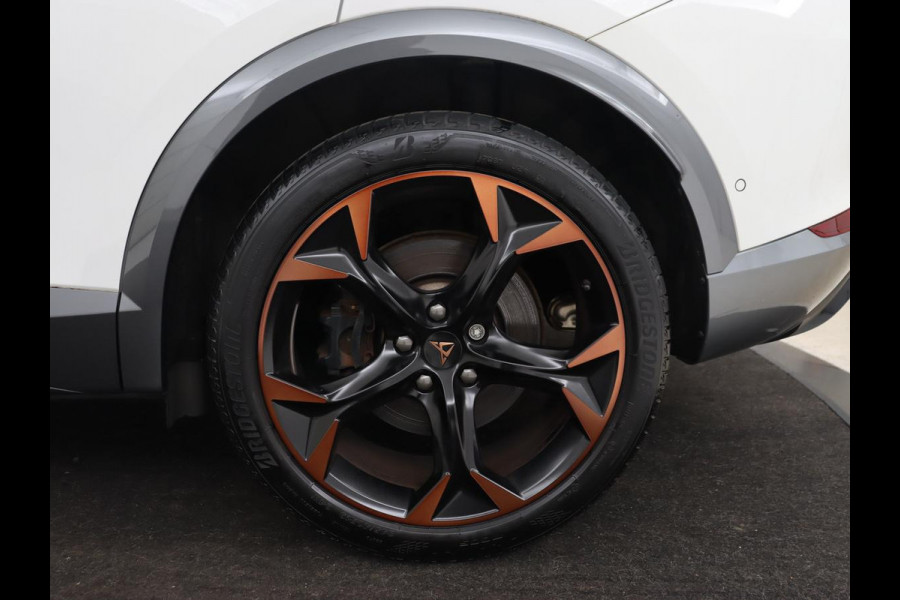CUPRA Formentor 1.4 e-Hybrid VZ | 245pk | 360 Camera | Stoel & stuurverwarming | Adaptive cruise | Carplay | Sfeerverlichting | Navigatie | Park Assist | Keyless | PHEV | Plug In