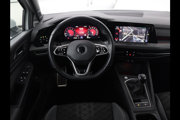 Volkswagen Golf 1.5 TSI R-Line | Trekhaak | Beats Audio | Camera | Stoelverwarming | Matrix LED | Sportstoelen | Adaptive cruise | Carplay | Dodehoek detectie | Keyless | Park Assist | Navigatie