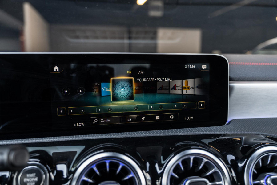 Mercedes-Benz CLA-Klasse AMG 35 4MATIC | Pano | 360 | Memory | Burmester