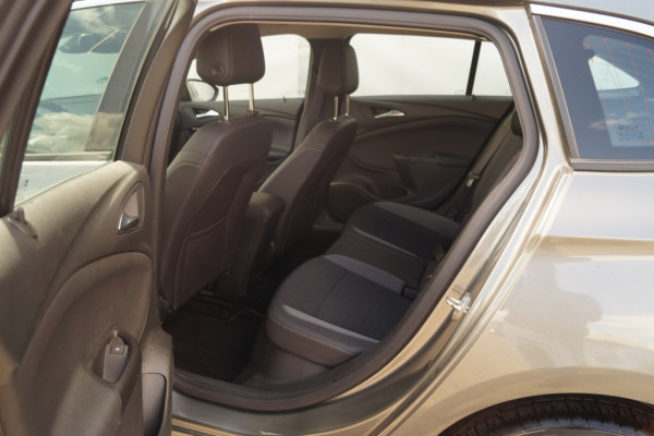 Opel Astra Sports Tourer 1.2 110pk Business Elegance -ECC-PDC-NAVI-