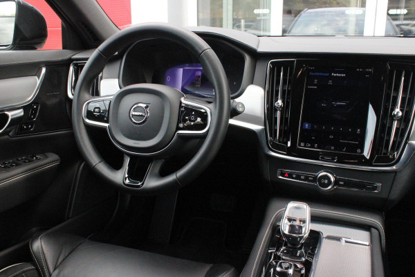 Volvo V90 B5 250PK ULTIMATE DARK MILD HYBRID | PANORAMISCH SCHUIF/KANTEL DAK | HARMAN KARDON AUDIO | FULL-LED ACTIVE HIGH BEAM KOPLAMPEN | LED MISTLAMPEN VOOR | ELEKTRISCH BEDIENBARE VOORSTOELEN MET GEHEUGENFUNCTIE | SPORTSTOELEN MET NAPPA LEER | KRISTALLEN POOKKNOP | ZWARTE HEMELBEKLEDING | EXTRA GETINT GLAS ACHTER | ACHTERUITRIJ CAMERA | UITKLAPBARE ZITVERHOGERS ACHTERBANK | 20" BLACK DIAMONT VELGEN | PARKEER VERWARMING MET TIMER "STANDKACHEL" | NAVIGATIE VIA GOOGLE | APPLE CARPLAY/ANDROID AUTO | STOEL/STUUR VERWARMING | PARKEERSENSOREN VOOR EN ACHTER | ELEKTRISCH BEDIENBARE A