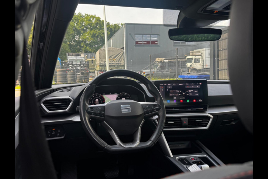 Seat Leon Sportstourer 1.5 eTSI FR LAUNCHE EDITION PANORAMADAK TREKHAAK STOELVERWARMING NAP NEDERLANDSE AUTO