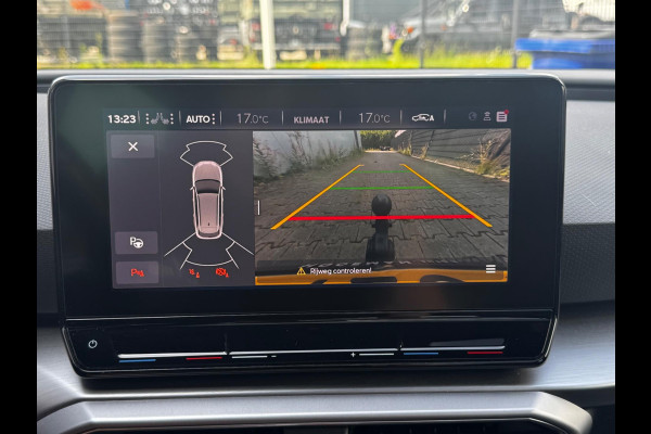 Seat Leon Sportstourer 1.5 eTSI FR LAUNCHE EDITION PANORAMADAK TREKHAAK STOELVERWARMING NAP NEDERLANDSE AUTO