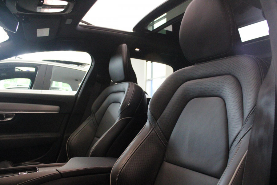 Volvo V90 B5 250PK ULTIMATE DARK MILD HYBRID | PANORAMISCH SCHUIF/KANTEL DAK | HARMAN KARDON AUDIO | FULL-LED ACTIVE HIGH BEAM KOPLAMPEN | LED MISTLAMPEN VOOR | ELEKTRISCH BEDIENBARE VOORSTOELEN MET GEHEUGENFUNCTIE | SPORTSTOELEN MET NAPPA LEER | KRISTALLEN POOKKNOP | ZWARTE HEMELBEKLEDING | EXTRA GETINT GLAS ACHTER | ACHTERUITRIJ CAMERA | UITKLAPBARE ZITVERHOGERS ACHTERBANK | 20" BLACK DIAMONT VELGEN | PARKEER VERWARMING MET TIMER "STANDKACHEL" | NAVIGATIE VIA GOOGLE | APPLE CARPLAY/ANDROID AUTO | STOEL/STUUR VERWARMING | PARKEERSENSOREN VOOR EN ACHTER | ELEKTRISCH BEDIENBARE A