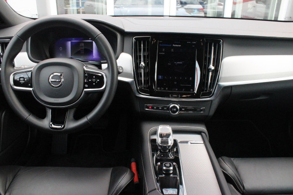 Volvo V90 B5 250PK ULTIMATE DARK MILD HYBRID | PANORAMISCH SCHUIF/KANTEL DAK | HARMAN KARDON AUDIO | FULL-LED ACTIVE HIGH BEAM KOPLAMPEN | LED MISTLAMPEN VOOR | ELEKTRISCH BEDIENBARE VOORSTOELEN MET GEHEUGENFUNCTIE | SPORTSTOELEN MET NAPPA LEER | KRISTALLEN POOKKNOP | ZWARTE HEMELBEKLEDING | EXTRA GETINT GLAS ACHTER | ACHTERUITRIJ CAMERA | UITKLAPBARE ZITVERHOGERS ACHTERBANK | 20" BLACK DIAMONT VELGEN | PARKEER VERWARMING MET TIMER "STANDKACHEL" | NAVIGATIE VIA GOOGLE | APPLE CARPLAY/ANDROID AUTO | STOEL/STUUR VERWARMING | PARKEERSENSOREN VOOR EN ACHTER | ELEKTRISCH BEDIENBARE A
