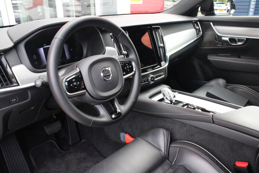 Volvo V90 B5 250PK ULTIMATE DARK MILD HYBRID | PANORAMISCH SCHUIF/KANTEL DAK | HARMAN KARDON AUDIO | FULL-LED ACTIVE HIGH BEAM KOPLAMPEN | LED MISTLAMPEN VOOR | ELEKTRISCH BEDIENBARE VOORSTOELEN MET GEHEUGENFUNCTIE | SPORTSTOELEN MET NAPPA LEER | KRISTALLEN POOKKNOP | ZWARTE HEMELBEKLEDING | EXTRA GETINT GLAS ACHTER | ACHTERUITRIJ CAMERA | UITKLAPBARE ZITVERHOGERS ACHTERBANK | 20" BLACK DIAMONT VELGEN | PARKEER VERWARMING MET TIMER "STANDKACHEL" | NAVIGATIE VIA GOOGLE | APPLE CARPLAY/ANDROID AUTO | STOEL/STUUR VERWARMING | PARKEERSENSOREN VOOR EN ACHTER | ELEKTRISCH BEDIENBARE A
