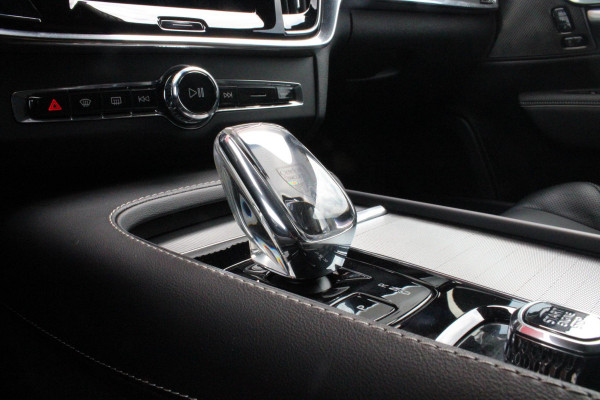 Volvo V90 B5 250PK ULTIMATE DARK MILD HYBRID | PANORAMISCH SCHUIF/KANTEL DAK | HARMAN KARDON AUDIO | FULL-LED ACTIVE HIGH BEAM KOPLAMPEN | LED MISTLAMPEN VOOR | ELEKTRISCH BEDIENBARE VOORSTOELEN MET GEHEUGENFUNCTIE | SPORTSTOELEN MET NAPPA LEER | KRISTALLEN POOKKNOP | ZWARTE HEMELBEKLEDING | EXTRA GETINT GLAS ACHTER | ACHTERUITRIJ CAMERA | UITKLAPBARE ZITVERHOGERS ACHTERBANK | 20" BLACK DIAMONT VELGEN | PARKEER VERWARMING MET TIMER "STANDKACHEL" | NAVIGATIE VIA GOOGLE | APPLE CARPLAY/ANDROID AUTO | STOEL/STUUR VERWARMING | PARKEERSENSOREN VOOR EN ACHTER | ELEKTRISCH BEDIENBARE A