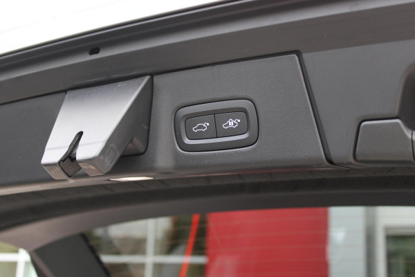 Volvo V90 B5 250PK ULTIMATE DARK MILD HYBRID | PANORAMISCH SCHUIF/KANTEL DAK | HARMAN KARDON AUDIO | FULL-LED ACTIVE HIGH BEAM KOPLAMPEN | LED MISTLAMPEN VOOR | ELEKTRISCH BEDIENBARE VOORSTOELEN MET GEHEUGENFUNCTIE | SPORTSTOELEN MET NAPPA LEER | KRISTALLEN POOKKNOP | ZWARTE HEMELBEKLEDING | EXTRA GETINT GLAS ACHTER | ACHTERUITRIJ CAMERA | UITKLAPBARE ZITVERHOGERS ACHTERBANK | 20" BLACK DIAMONT VELGEN | PARKEER VERWARMING MET TIMER "STANDKACHEL" | NAVIGATIE VIA GOOGLE | APPLE CARPLAY/ANDROID AUTO | STOEL/STUUR VERWARMING | PARKEERSENSOREN VOOR EN ACHTER | ELEKTRISCH BEDIENBARE A