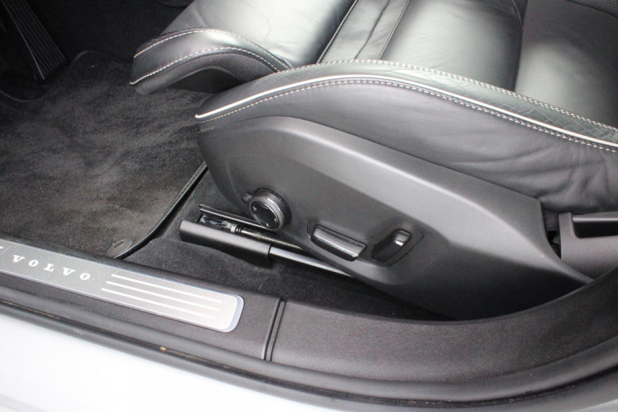 Volvo V90 B5 250PK ULTIMATE DARK MILD HYBRID | PANORAMISCH SCHUIF/KANTEL DAK | HARMAN KARDON AUDIO | FULL-LED ACTIVE HIGH BEAM KOPLAMPEN | LED MISTLAMPEN VOOR | ELEKTRISCH BEDIENBARE VOORSTOELEN MET GEHEUGENFUNCTIE | SPORTSTOELEN MET NAPPA LEER | KRISTALLEN POOKKNOP | ZWARTE HEMELBEKLEDING | EXTRA GETINT GLAS ACHTER | ACHTERUITRIJ CAMERA | UITKLAPBARE ZITVERHOGERS ACHTERBANK | 20" BLACK DIAMONT VELGEN | PARKEER VERWARMING MET TIMER "STANDKACHEL" | NAVIGATIE VIA GOOGLE | APPLE CARPLAY/ANDROID AUTO | STOEL/STUUR VERWARMING | PARKEERSENSOREN VOOR EN ACHTER | ELEKTRISCH BEDIENBARE A