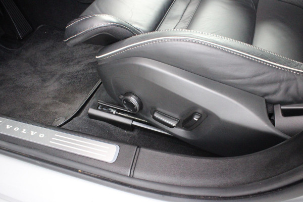 Volvo V90 B5 250PK ULTIMATE DARK MILD HYBRID | PANORAMISCH SCHUIF/KANTEL DAK | HARMAN KARDON AUDIO | FULL-LED ACTIVE HIGH BEAM KOPLAMPEN | LED MISTLAMPEN VOOR | ELEKTRISCH BEDIENBARE VOORSTOELEN MET GEHEUGENFUNCTIE | SPORTSTOELEN MET NAPPA LEER | KRISTALLEN POOKKNOP | ZWARTE HEMELBEKLEDING | EXTRA GETINT GLAS ACHTER | ACHTERUITRIJ CAMERA | UITKLAPBARE ZITVERHOGERS ACHTERBANK | 20" BLACK DIAMONT VELGEN | PARKEER VERWARMING MET TIMER "STANDKACHEL" | NAVIGATIE VIA GOOGLE | APPLE CARPLAY/ANDROID AUTO | STOEL/STUUR VERWARMING | PARKEERSENSOREN VOOR EN ACHTER | ELEKTRISCH BEDIENBARE A