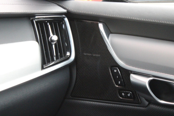 Volvo V90 B5 250PK ULTIMATE DARK MILD HYBRID | PANORAMISCH SCHUIF/KANTEL DAK | HARMAN KARDON AUDIO | FULL-LED ACTIVE HIGH BEAM KOPLAMPEN | LED MISTLAMPEN VOOR | ELEKTRISCH BEDIENBARE VOORSTOELEN MET GEHEUGENFUNCTIE | SPORTSTOELEN MET NAPPA LEER | KRISTALLEN POOKKNOP | ZWARTE HEMELBEKLEDING | EXTRA GETINT GLAS ACHTER | ACHTERUITRIJ CAMERA | UITKLAPBARE ZITVERHOGERS ACHTERBANK | 20" BLACK DIAMONT VELGEN | PARKEER VERWARMING MET TIMER "STANDKACHEL" | NAVIGATIE VIA GOOGLE | APPLE CARPLAY/ANDROID AUTO | STOEL/STUUR VERWARMING | PARKEERSENSOREN VOOR EN ACHTER | ELEKTRISCH BEDIENBARE A