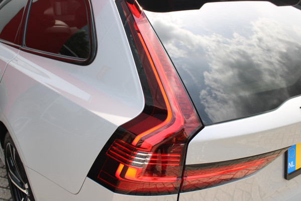 Volvo V90 B5 250PK ULTIMATE DARK MILD HYBRID | PANORAMISCH SCHUIF/KANTEL DAK | HARMAN KARDON AUDIO | FULL-LED ACTIVE HIGH BEAM KOPLAMPEN | LED MISTLAMPEN VOOR | ELEKTRISCH BEDIENBARE VOORSTOELEN MET GEHEUGENFUNCTIE | SPORTSTOELEN MET NAPPA LEER | KRISTALLEN POOKKNOP | ZWARTE HEMELBEKLEDING | EXTRA GETINT GLAS ACHTER | ACHTERUITRIJ CAMERA | UITKLAPBARE ZITVERHOGERS ACHTERBANK | 20" BLACK DIAMONT VELGEN | PARKEER VERWARMING MET TIMER "STANDKACHEL" | NAVIGATIE VIA GOOGLE | APPLE CARPLAY/ANDROID AUTO | STOEL/STUUR VERWARMING | PARKEERSENSOREN VOOR EN ACHTER | ELEKTRISCH BEDIENBARE A