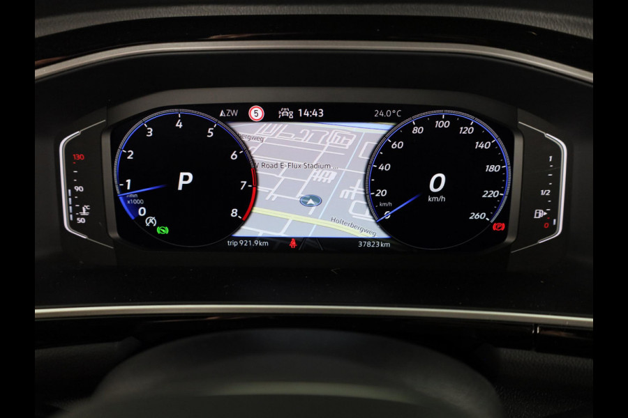 Volkswagen T-Roc 1.5 TSI R-Line | Panorama dak | Apple Carplay/Android Auto | Stoelverwarming | Keyless| Adaptieve cruise
