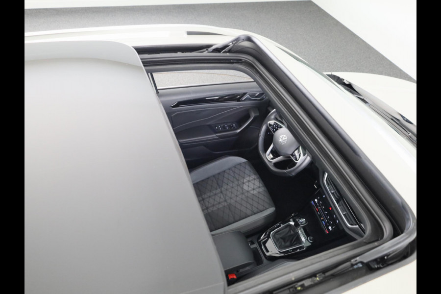 Volkswagen T-Roc 1.5 TSI R-Line | Panorama dak | Apple Carplay/Android Auto | Stoelverwarming | Keyless| Adaptieve cruise