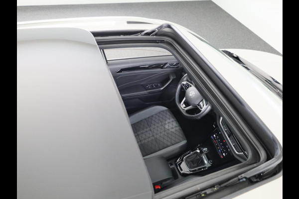 Volkswagen T-Roc 1.5 TSI R-Line | Panorama dak | Apple Carplay/Android Auto | Stoelverwarming | Keyless| Adaptieve cruise