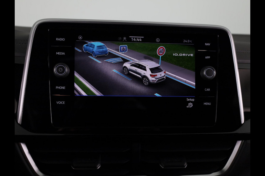 Volkswagen T-Roc 1.5 TSI R-Line | Panorama dak | Apple Carplay/Android Auto | Stoelverwarming | Keyless| Adaptieve cruise
