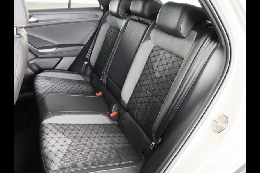 Volkswagen T-Roc 1.5 TSI R-Line | Panorama dak | Apple Carplay/Android Auto | Stoelverwarming | Keyless| Adaptieve cruise
