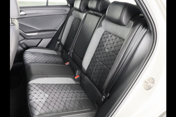 Volkswagen T-Roc 1.5 TSI R-Line | Panorama dak | Apple Carplay/Android Auto | Stoelverwarming | Keyless| Adaptieve cruise