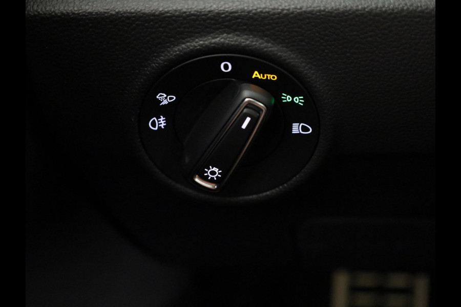 Volkswagen T-Roc 1.5 TSI R-Line | Panorama dak | Apple Carplay/Android Auto | Stoelverwarming | Keyless| Adaptieve cruise