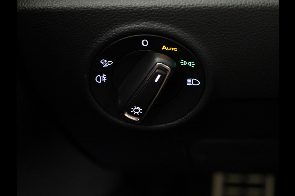 Volkswagen T-Roc 1.5 TSI R-Line | Panorama dak | Apple Carplay/Android Auto | Stoelverwarming | Keyless| Adaptieve cruise