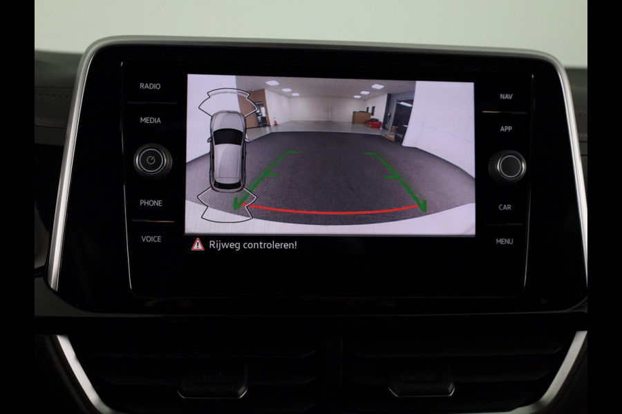 Volkswagen T-Roc 1.5 TSI R-Line | Panorama dak | Apple Carplay/Android Auto | Stoelverwarming | Keyless| Adaptieve cruise