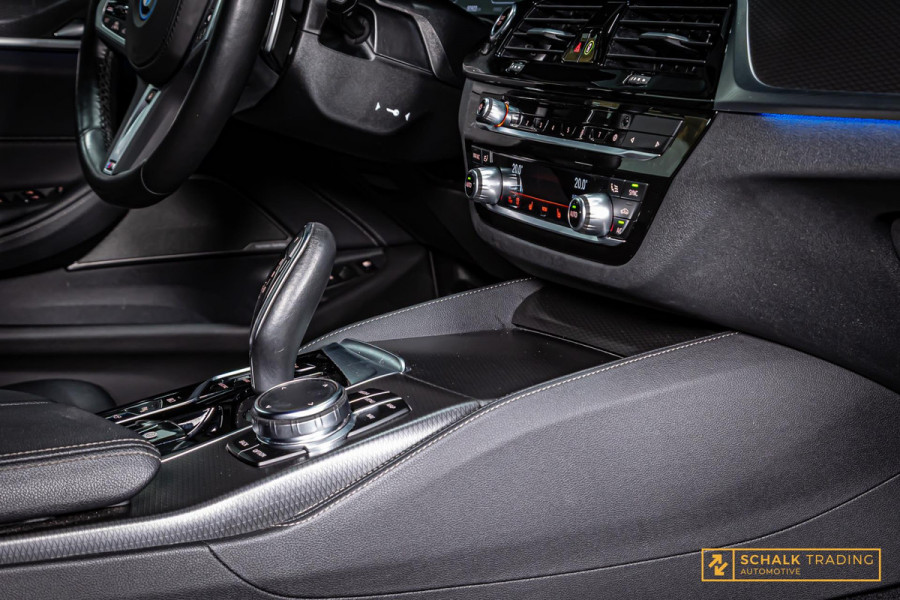 BMW 5 Serie Touring 530e|M-sport|Cam|Hud|Laser|NW 20 inch|Acc