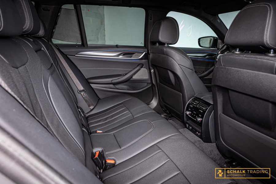 BMW 5 Serie Touring 530e|M-sport|Cam|Hud|Laser|NW 20 inch|Acc