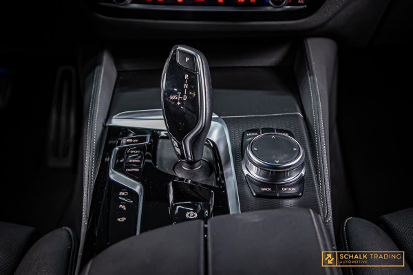 BMW 5 Serie Touring 530e|M-sport|Cam|Hud|Laser|NW 20 inch|Acc