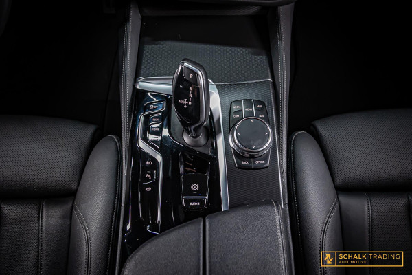 BMW 5 Serie Touring 530e|M-sport|Cam|Hud|Laser|NW 20 inch|Acc