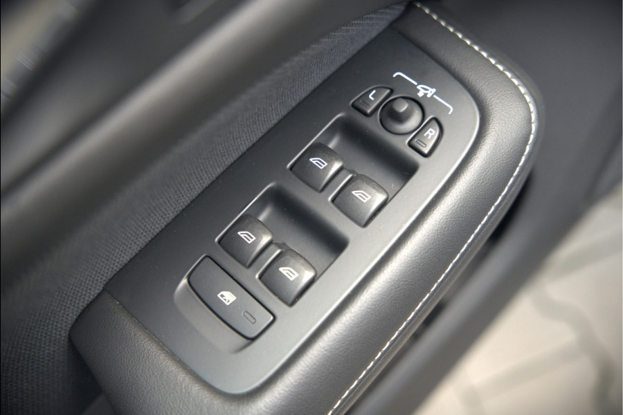 Volvo V60 2.0 B3 R-Design | Panoramadak | Harman Kardon | Keyless | Memory Stoel | Elektrische Stoelen | Stuurverwarming | Stoelverwarming | Camera | Adaptive Cruise Control | Leer | LED | DAB | Parkeensensoren | Appl