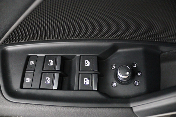 Audi A3 Sportback 35 TFSI S edition (PANORAMADAK, CARPLAY, ELEKT. STOELEN, VIRTUAL, PDC, GOED ONDERHOUDEN, LED)