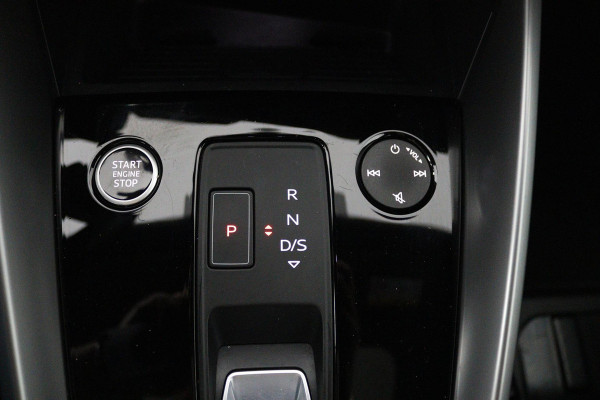 Audi A3 Sportback 35 TFSI S edition (PANORAMADAK, CARPLAY, ELEKT. STOELEN, VIRTUAL, PDC, GOED ONDERHOUDEN, LED)