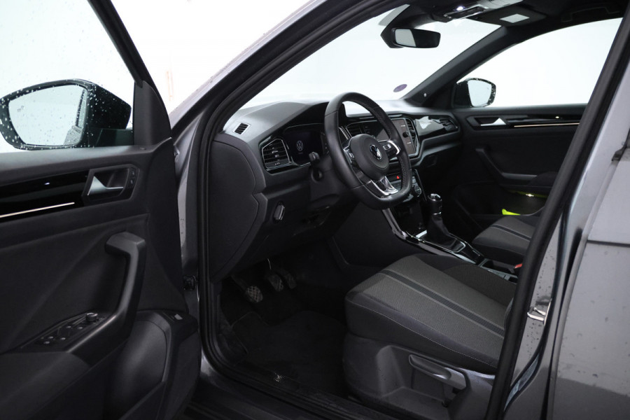 Volkswagen T-Roc 1.0 TSI Style Trekhaak, Digital dash, Apple carplay / Android auto, BOMVOL!