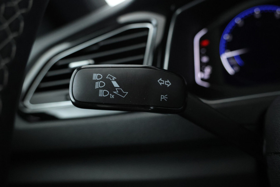 Volkswagen T-Roc 1.0 TSI Style Trekhaak, Digital dash, Apple carplay / Android auto, BOMVOL!