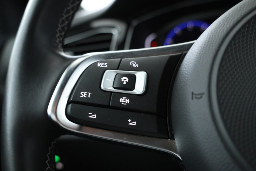 Volkswagen T-Roc 1.0 TSI Style Trekhaak, Digital dash, Apple carplay / Android auto, BOMVOL!