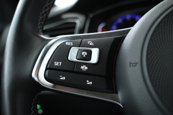 Volkswagen T-Roc 1.0 TSI Style Trekhaak, Digital dash, Apple carplay / Android auto, BOMVOL!