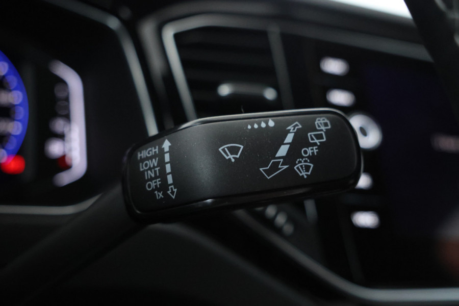 Volkswagen T-Roc 1.0 TSI Style Trekhaak, Digital dash, Apple carplay / Android auto, BOMVOL!